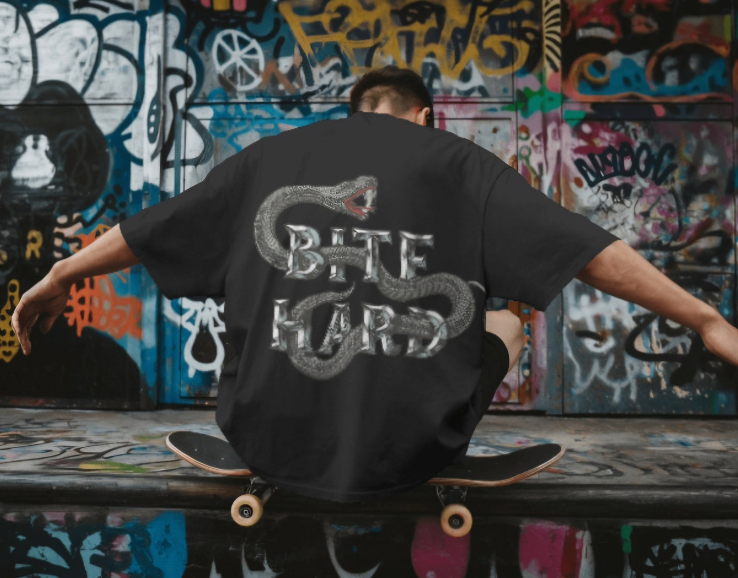 oversized tee - "bite hard - snake "